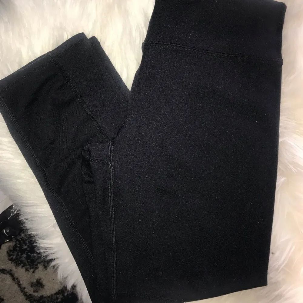 ✨ Fabletics Zoe Capri with Mesh✨ - Picture 2 of 5